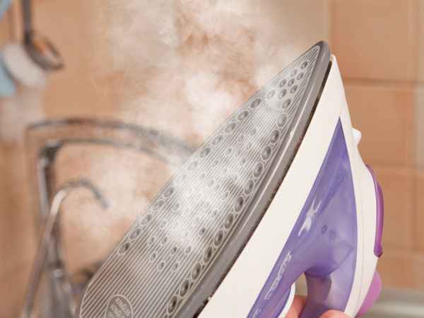 Как очистить подошву утюга от нагара при помощи карандаша? Советы +Видео