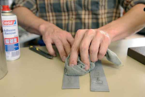 Чем отмыть герметик с разных поверхностей: Советы +Видео