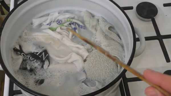 Как отбелить белье в домашних условиях кипячением