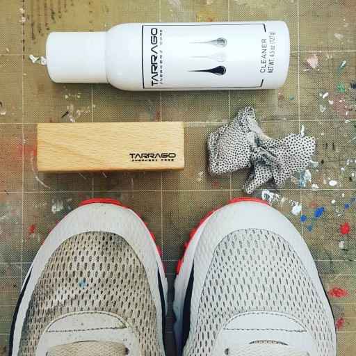 Эффективно отмываем белые кроссовки