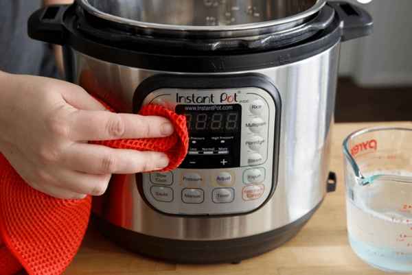 Как избавиться от запаха в мультиварке и помыть ее