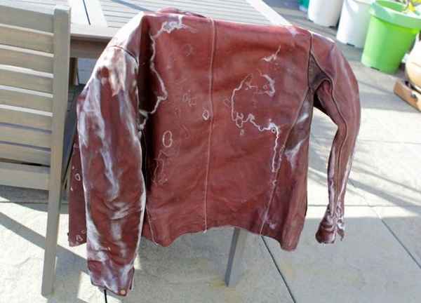 Стирка кожаной куртки в домашних условиях
