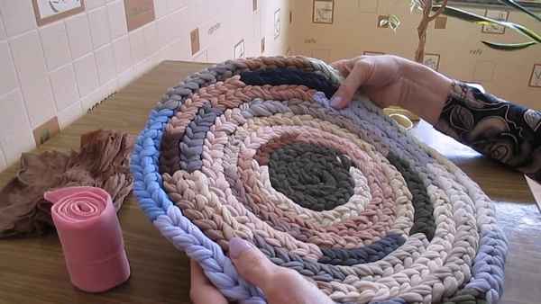 Как связать коврики из колготок своими руками без крючка и спиц?
