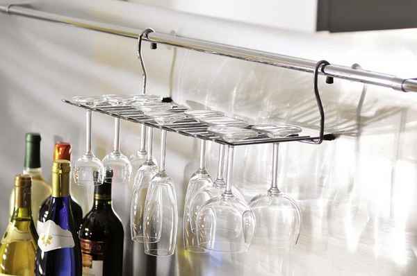 Подвески для фужеров: особенности, разновидности, из какого металла производят, покрытия держателей