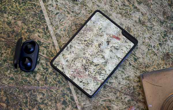 Обзор Samsung Galaxy Fold, примеры фото с камеры, тест экрана