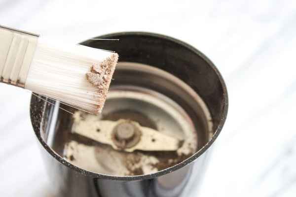 Как и чем почистить кофемолку? Советы домохозяйке