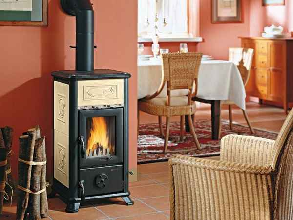 Печь для дачи на дровах: отопительные дровяные печки для обогрева дома, готовые современные металлические печи