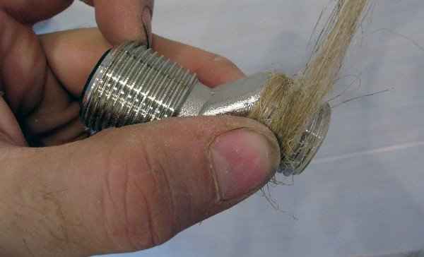 Сантехнический лен: особенности выбора и намотки на резьбу