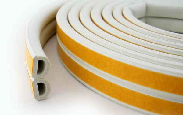 Утеплитель для окон самоклеющийся: правила выбора и монтажа