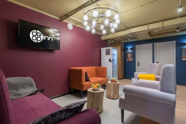 The Drop Inn & Cafe: японский хостел в духе минимализма