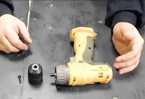 Рассмотрим как снять патрон с шуруповерта несколькими способами