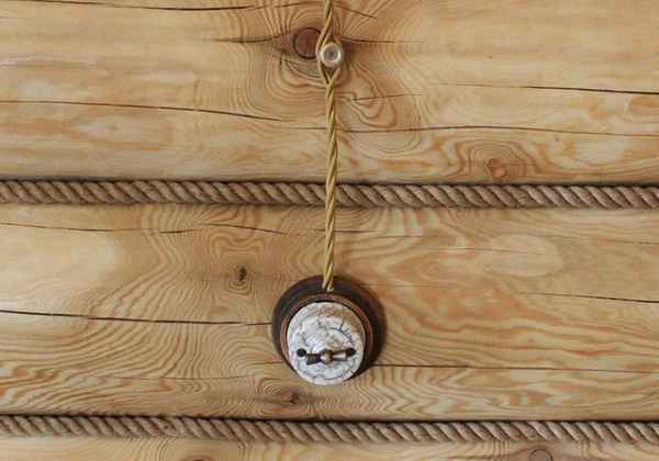 Ретро-проводка в деревянном доме: материалы, правила