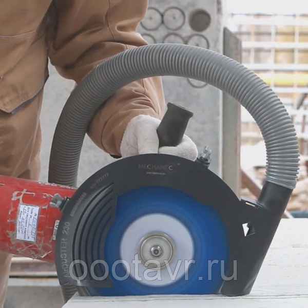 Кожух для болгарки под пылесос даст возможность резать плитку без пыли
