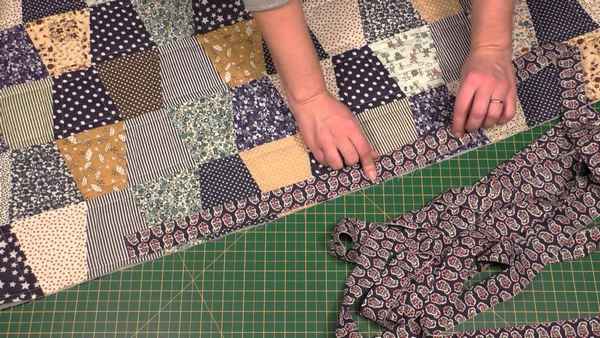 Как сделать несложное лоскутное одеяло своими руками начинающим рукодельницам: Обзор +Видео