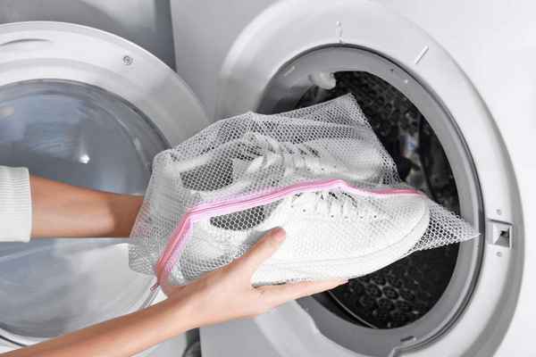 В стиральной машине можно стирать кроссовки. Только правильно!