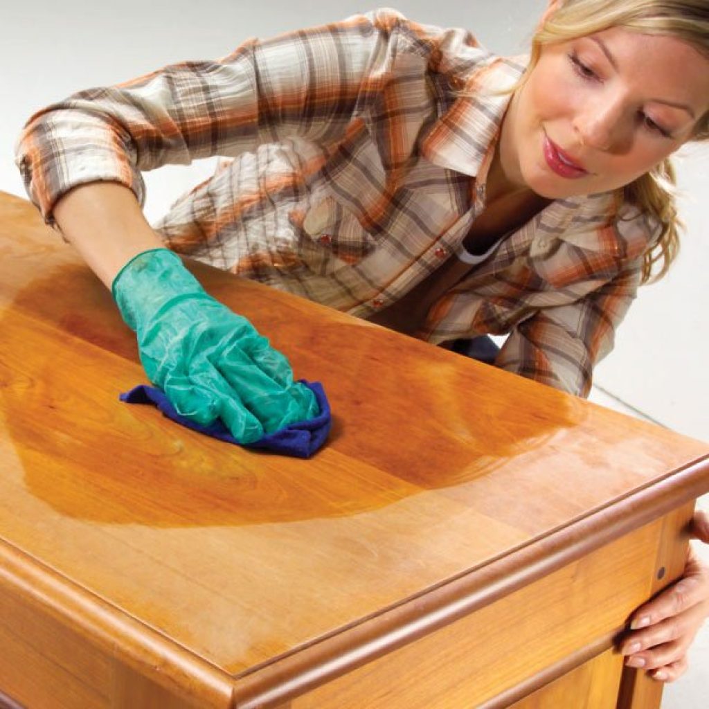 Как обновить деревянную мебель в доме? Советы, фото