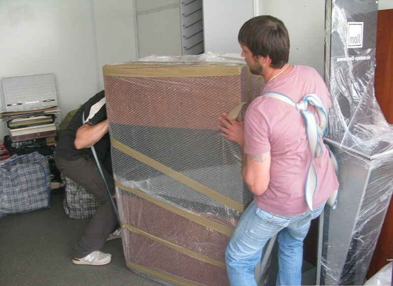 Как правильно перевезти мебель без повреждений