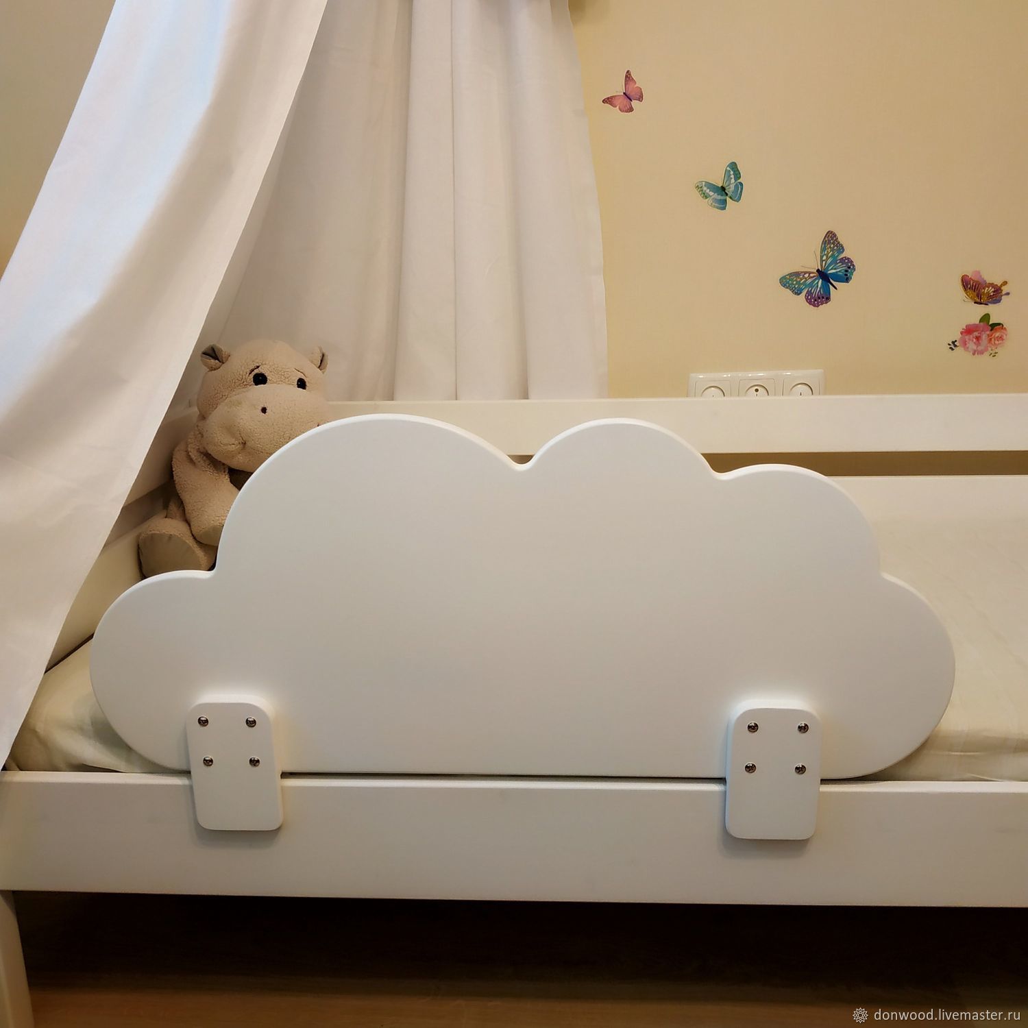 Детская кровать без ножек Облако крепится на стену