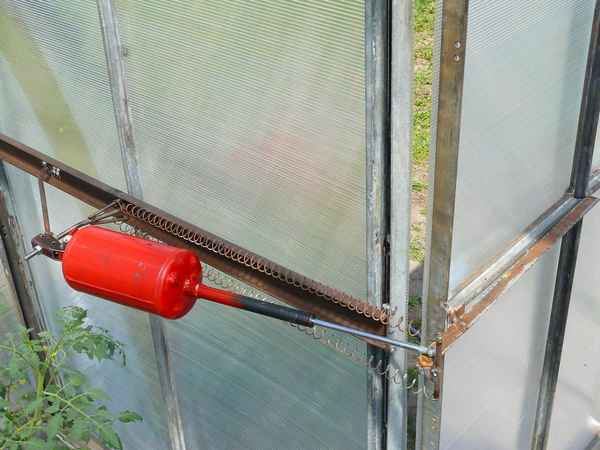 Проветривание теплиц своими руками из амортизатора: схема, фото + видео