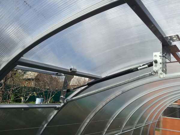 Как сделать форточки для теплиц из поликарбоната своими руками + фото и видео