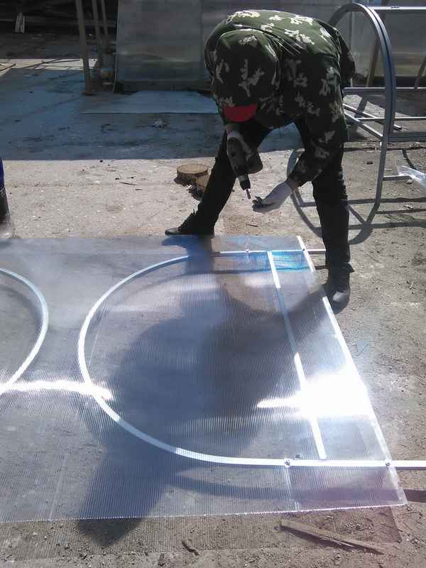 Как и чем правильно резать монолитный поликарбонат в домашних условиях + фото и видео