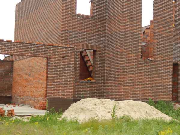 Строим дом из кирпича: плюсы и минусы, отзывы владельцев, скрытые проблемы + фото и видео