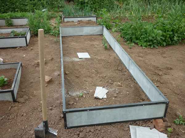 Как сделать грядки из плоского шифера на даче своими руками + фото и видео