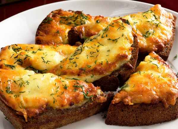 Гренки с сыром - лучшие рецепты приготовления на сковороде и в духовке