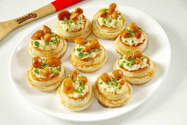 Волованы из слоеного теста - рецепты и лучшие начинки + пошаговое фото