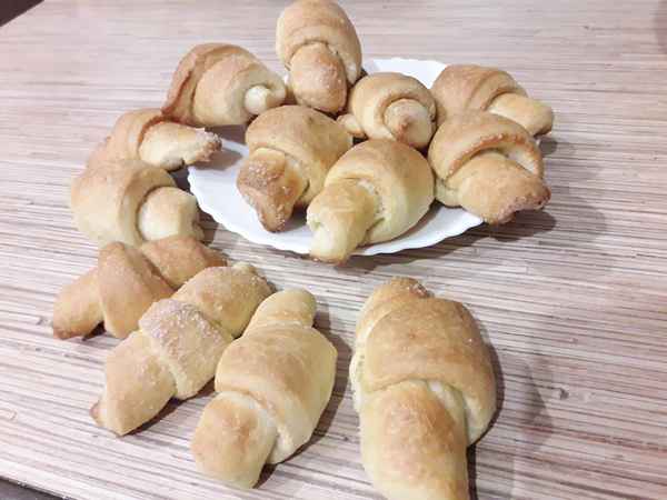 Рогалики из дрожжевого теста - 3 рецепта с пошаговым фото