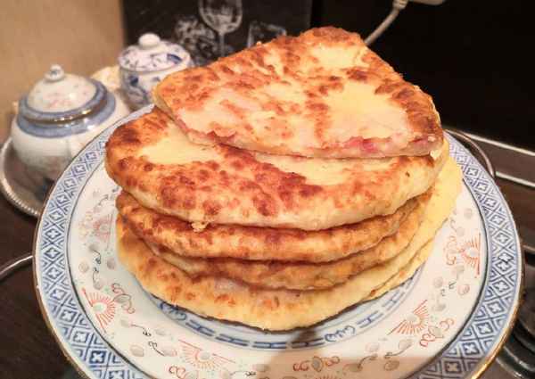 Сырные лепешки на сковороде или в духовке - 4 рецепта лепешек с сыром с пошаговым фото