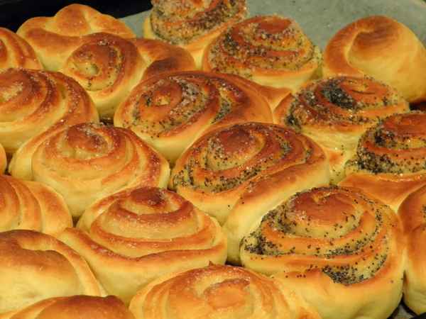 Булочки из дрожжевого теста в духовке - 3 рецепта с фото