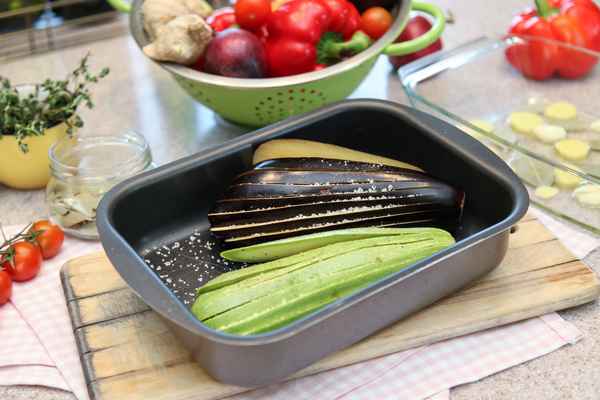 Как убрать горечь из баклажанов перед готовкой