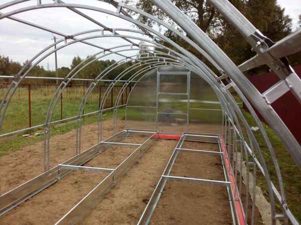 Монтаж теплицы сложный?