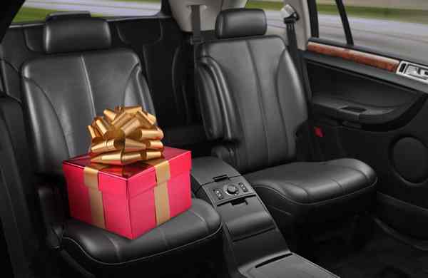 10 идей новогодних подарков для автолюбителей