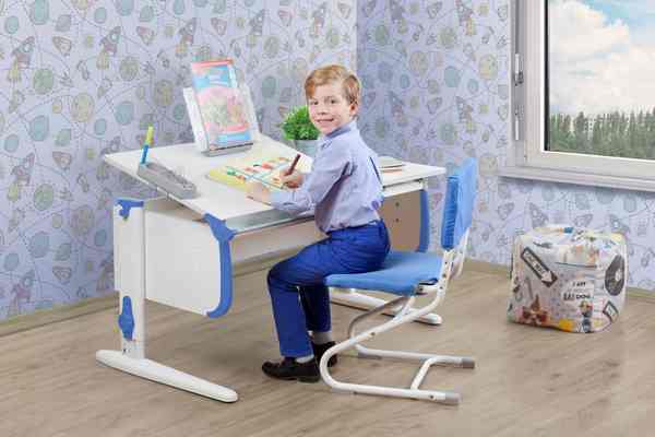Как выбрать удобную парту для школьника