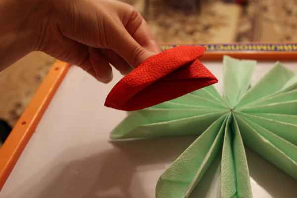 Лотос из салфеток: как сделать салфетницу в виде цветка своими руками