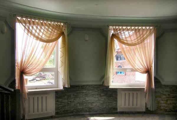 Короткие шторы на окна: фото, дизайн занавесок до подоконника для гостиной, зала