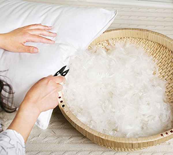 Как правильно постирать перьевую подушку в домашних условиях