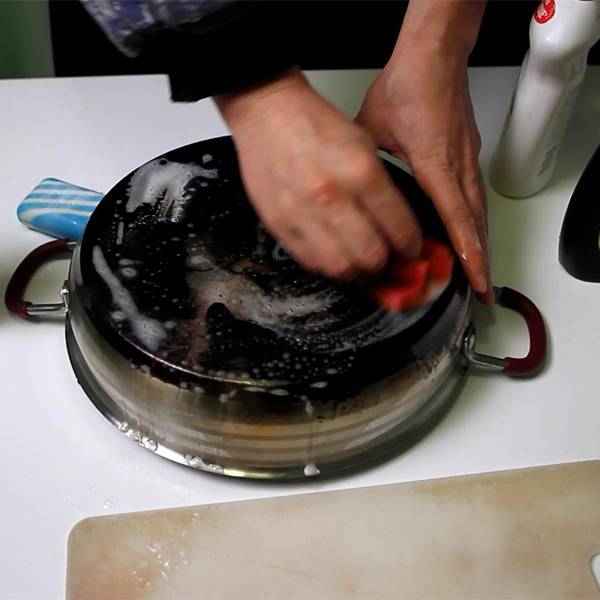 Как отмыть пригоревшую кастрюлю от нагара в домашних условиях: как очистить от пищи внутри и снаружи, как очистить от пригара