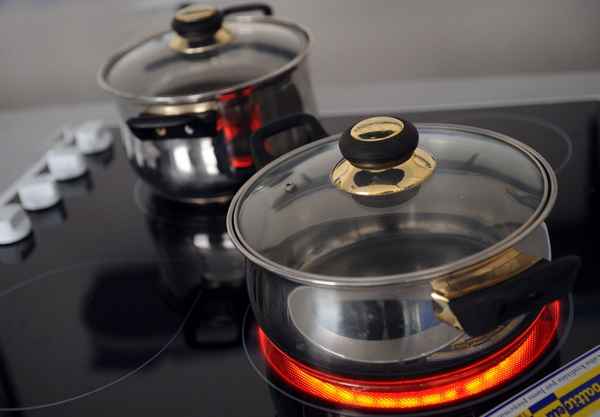 Как пользоваться керамической кастрюлей: можно ли готовить на газовой и электрической плите, правила пользования, как варить