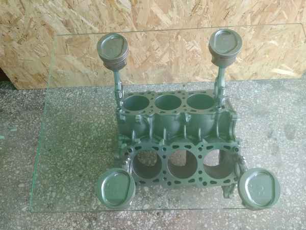 Стильный столик из блока двигателя: фото, идея для дома