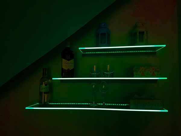 Уникальная светящаяся полка: фото, идея для дома