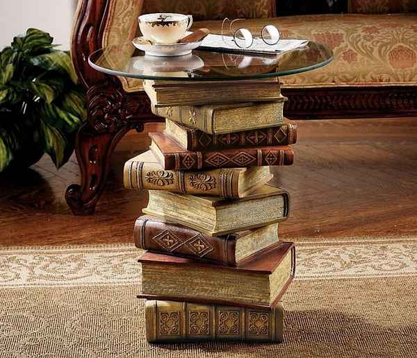 Журнальный столик из старых книг: фото, идея