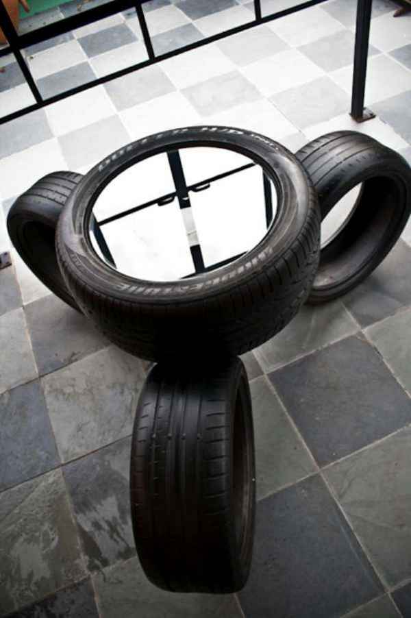 Необычный столик из покрышек автомобиля