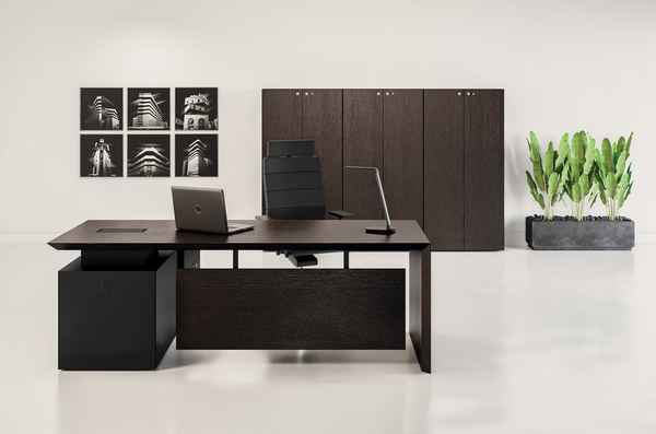 Современный офисный стол.
