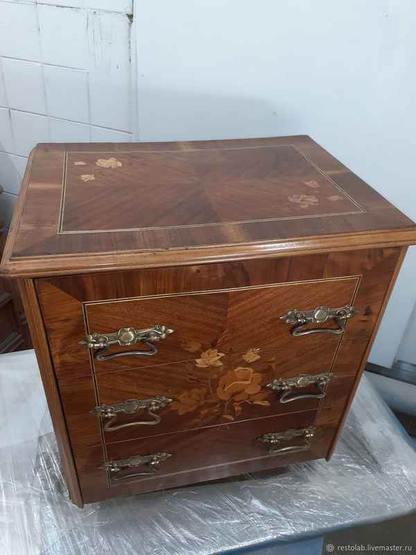 Как обновить лакированную мебель