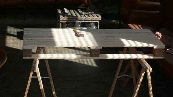 Шуруповерт и наждачка — мебель из старых паллет