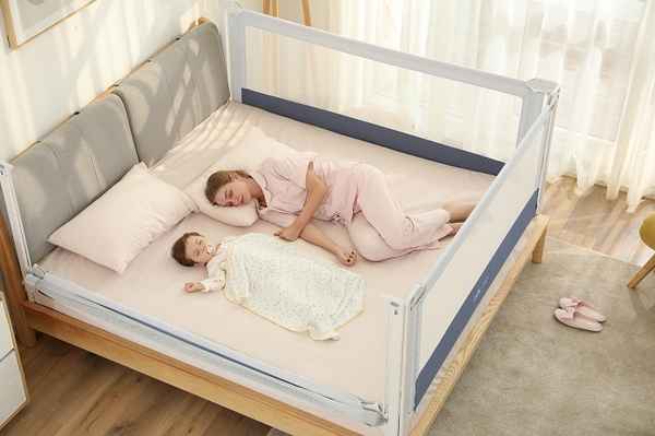 Взрослая кровать с бортами, с которой невозможно упасть: концепт