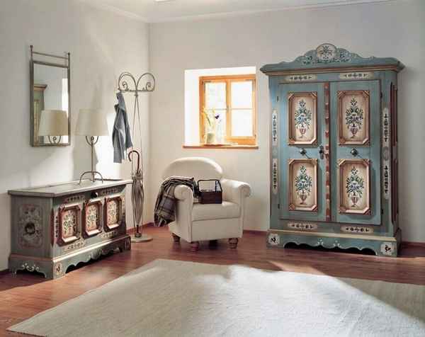 Стол из эпоксидной смолы: красивый дизайн и простое изготовление